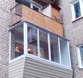 Обшивка балкона ПВХ-сайдингом. - 250 руб.