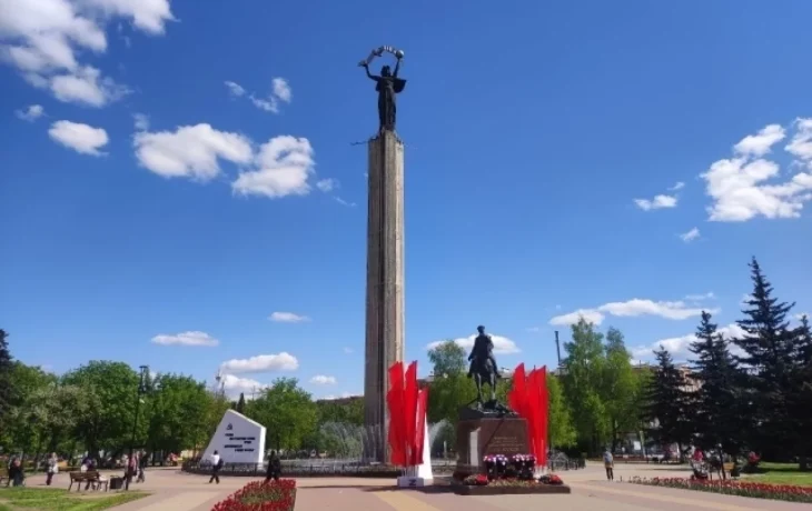 В Калуге отремонтируют надпись на доме на площади Победы В Калуге отремонтируют надпись на доме на площади Победы