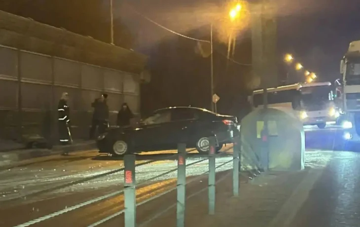 Частично перекрыта полоса движения на подъезде к Калуге из-за ДТП в Мстихино