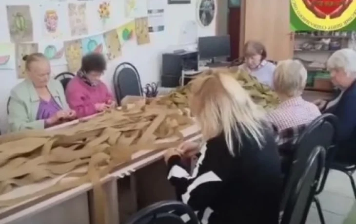 Пожилые жители Калужской области помогают бойцам на передовой Пожилые жители Калужской области помогают бойцам на передовой
