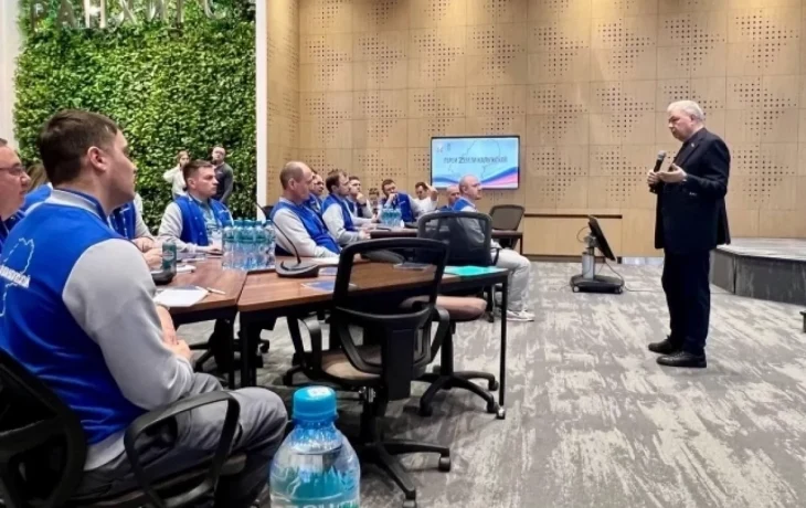 Анатолий Артамонов провёл встречу с участниками «Героев земли Калужской» Анатолий Артамонов провёл встречу с участниками «Героев земли Калужской»