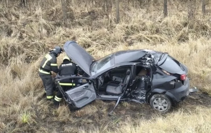 Иномарка въехала в столб под Калугой Иномарка въехала в столб под Калугой