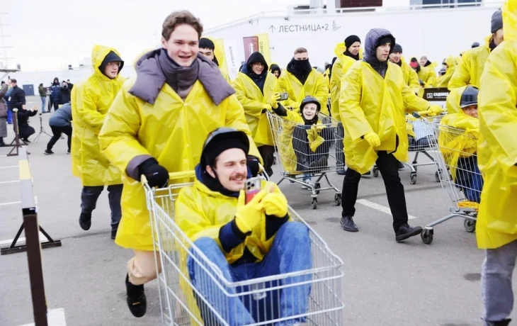 Предприниматели устроили гонку на продуктовых тележках и попали в «Книгу Рекордов России» и стран БР