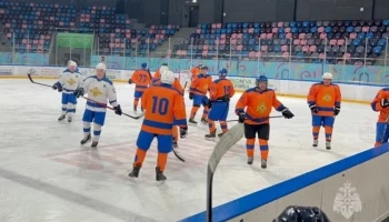 В Калуге прошла игра Офицерской хоккейной лиги между командами МЧС и МВД