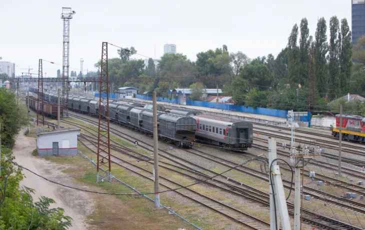 Двухэтажный поезд простоял в Калужской области полтора часа