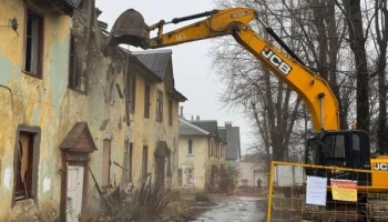 В Калуге начат демонтаж очередной заброшки