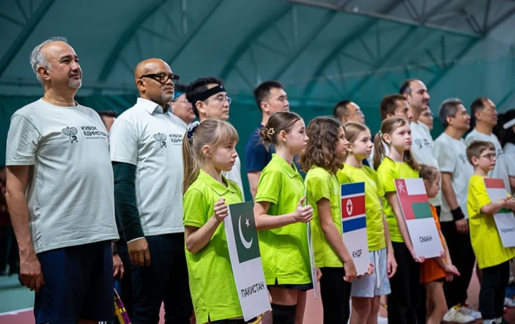 Послы дружественных стран и российские спортсмены сыграли в теннис в Калуге Послы дружественных стран и российские спортсмены сыграли в теннис в Калуге