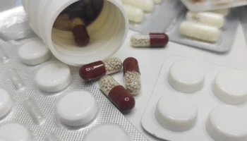 Врач объяснил калужанам, когда стоит пить магний и витамины, и почему БАДы не лечат