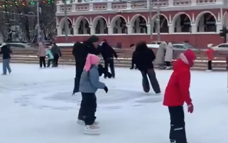Мэрия меняет систему бронирования после того как &laquo;бесплатные&raquo; билеты на каток перепродавали по 50 ру