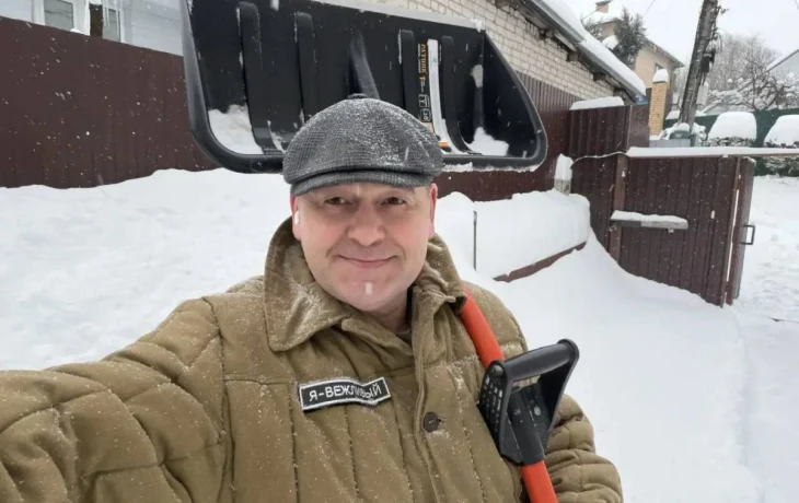 Калужские чиновники вышли с лопатами на уборку снега Калужские чиновники вышли с лопатами на уборку снега