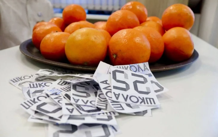 В одной из калужских школ пятерки меняют на мандарины
