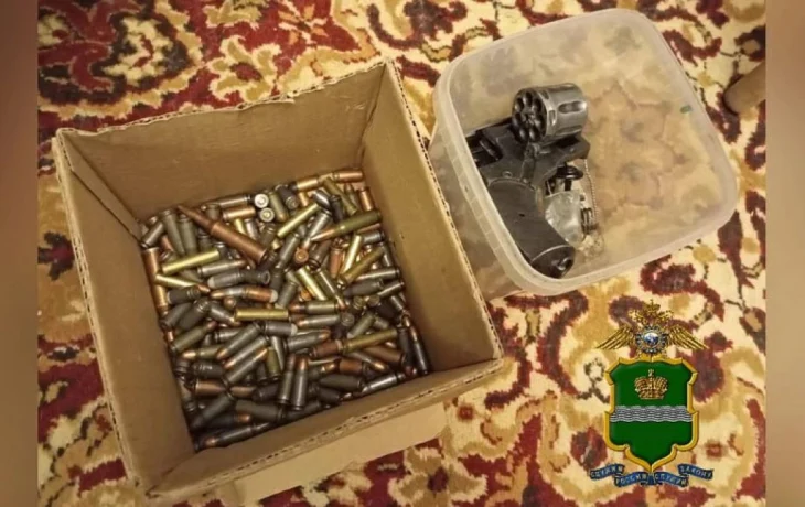 В Калуге задержан мужчина, который 12 лет переделывал сигнальное оружие в боевое