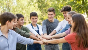 Стало известно, на что чаще тратит молодежь