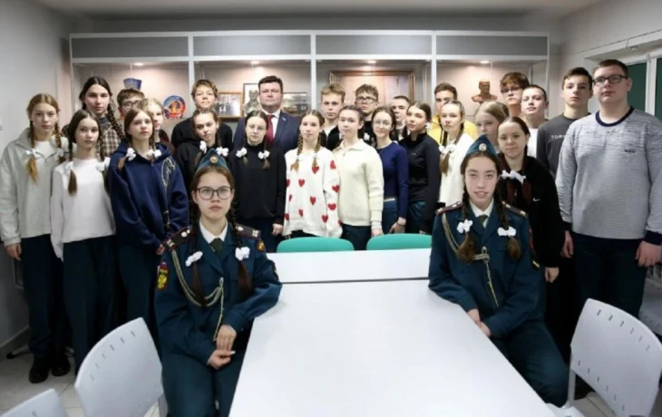 Юрий Моисеев встретился с караулом Вечного огня