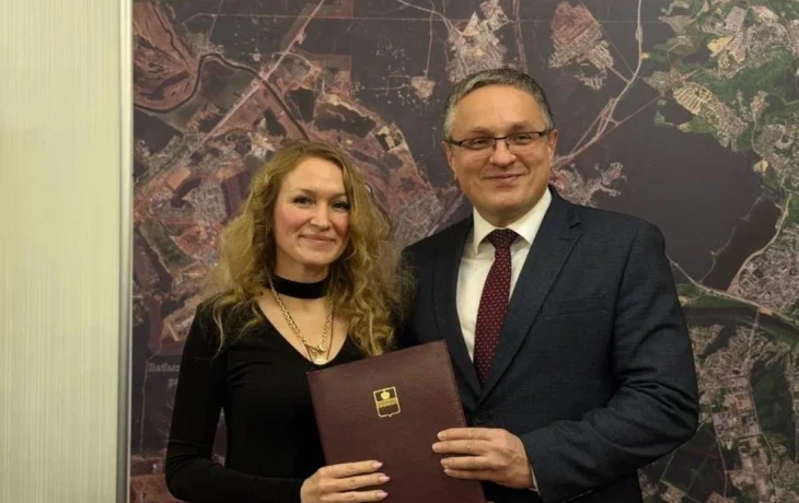 Глава Калуги вручил благодарственное письмо редакции &laquo;Калужских новостей&raquo;