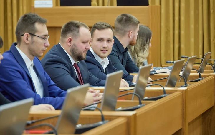 Председателем нового состава Молодежного парламента избран ветеран СВО Максим Кириллов