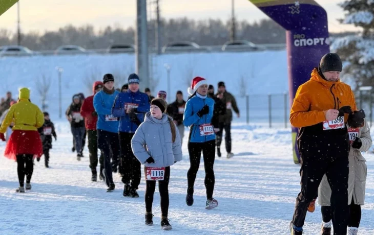 Более 3 тысяч человек пробежались в костюмах на новогодних забегах в Калужской области