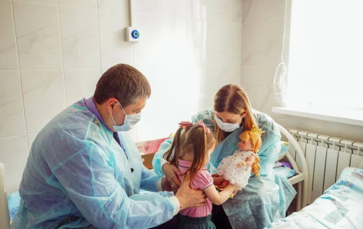 Чуть не погибшая в Воронеже девочка из калужского села нашла новую семью