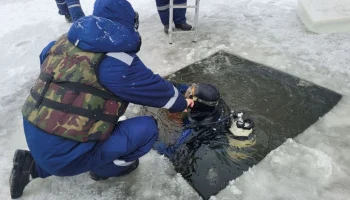 Калужские спасатели помогают в поисках детей,  провалившихся под лед в Брянске