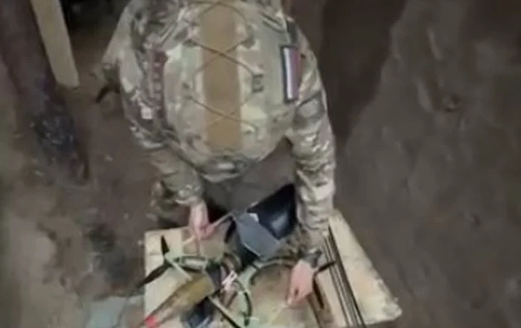 Беспилотники десантников на оптоволокне незаметно приносят все более крупные фугасы противнику