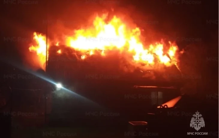 В Дзержинском районе Калужской области загорелся жилой дом В Дзержинском районе Калужской области загорелся жилой дом