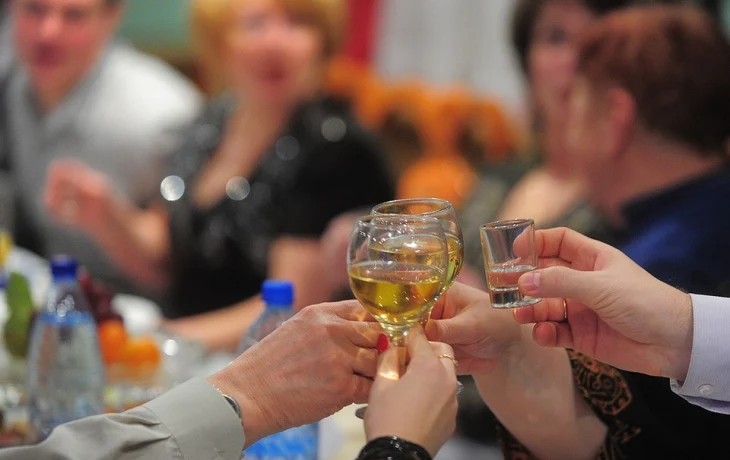 Не оголяться и не напиваться! Какие границы нельзя переходить на новогоднем корпоративе