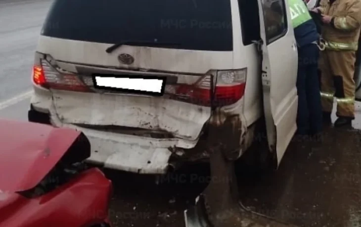 Легковушка и минивэн столкнулись в Малоярославецком округе Легковушка и минивэн столкнулись в Малоярославецком округе