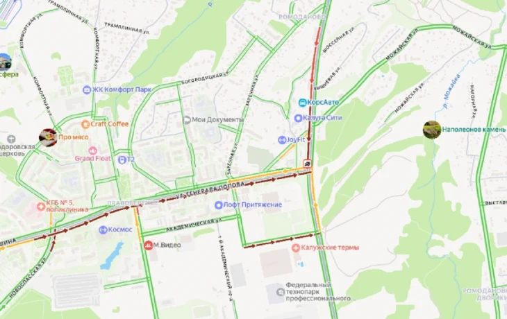 Правый берег в Калуге встал в огромной пробке из-за ДТП