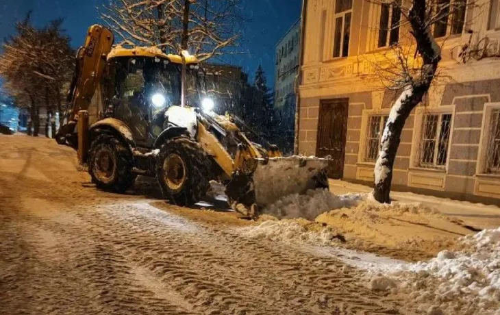 Жителей Калуги попросили не оставлять на ночь автомобили на 11 улицах