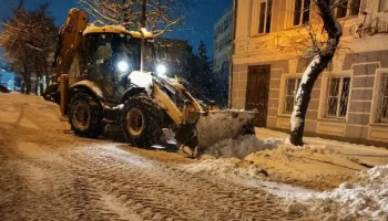 Жителей Калуги попросили не оставлять на ночь автомобили на 11 улицах