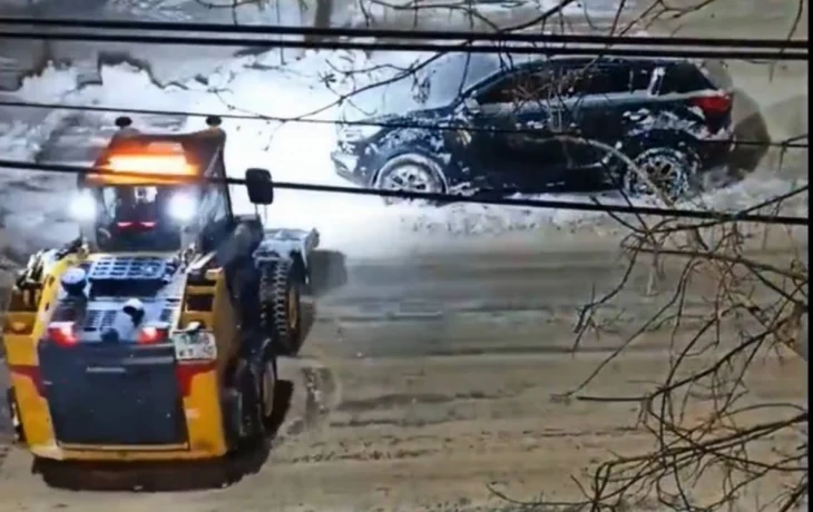 Снежный тупик: как брошенные машины в Калуге мешают городу откопаться