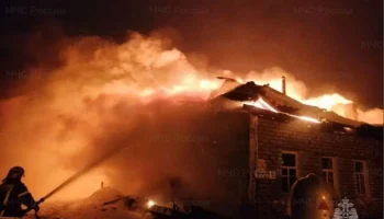 Пожар уничтожил пятиквартирный дом в Калужской области