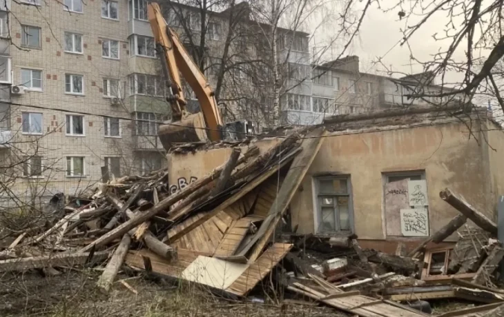В Калуге начали сносить аварийный дом на Дарвина