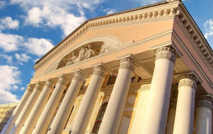 Калужский драмтеатр снова ищет непьющего дворника