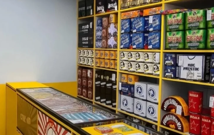 Нарушителей запрета на продажу пиротехники выявили в Калуге Нарушителей запрета на продажу пиротехники выявили в Калуге