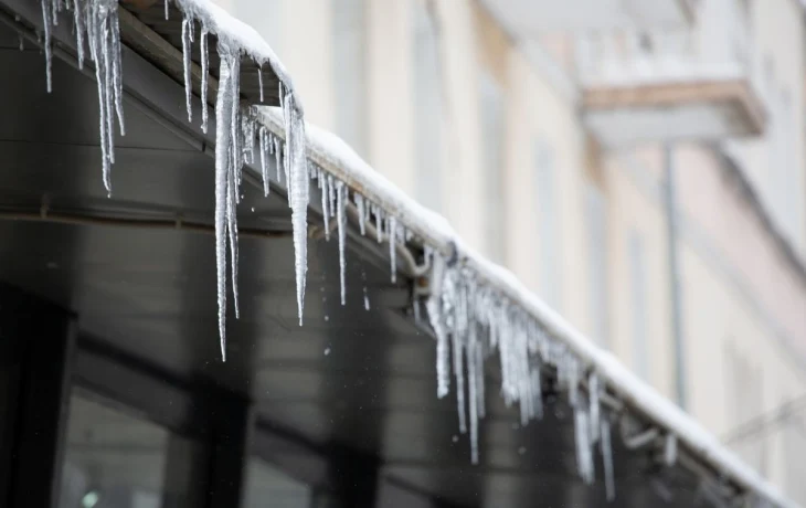 Калужским УК вынесли 42 предостережения за плохую уборку территорий от снега