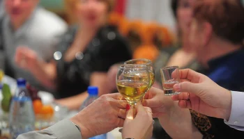 Не оголяться и не напиваться! Какие границы нельзя переходить на новогоднем корпоративе