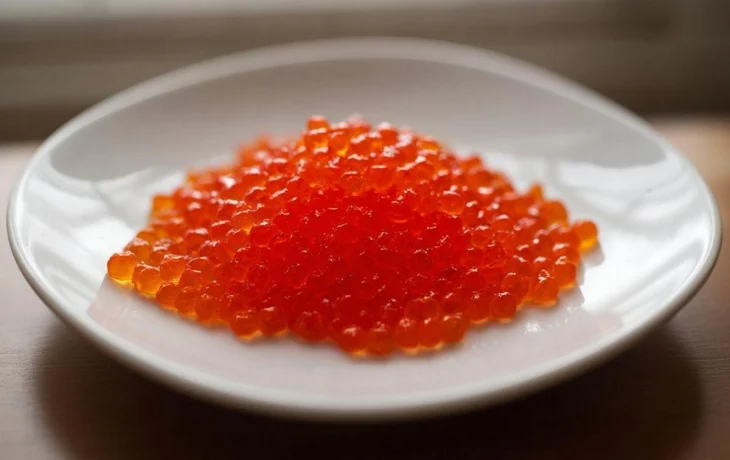 Калужан предупреждают об опасностях покупки красной икры в интернете