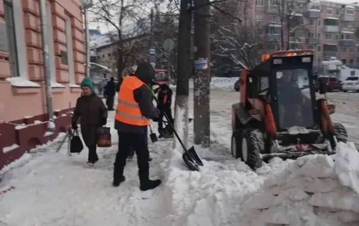 Выговор за нечищеный снег получили 69 магазинов Калуги