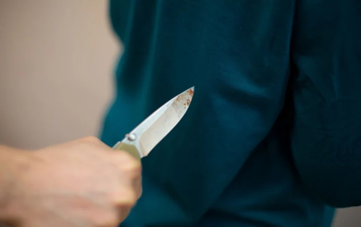 В Калуге задержан мужчина, нанесший тяжелое ножевое ранение сожителю дочери В Калуге задержан мужчина, нанесший тяжелое ножевое ранение сожителю дочери