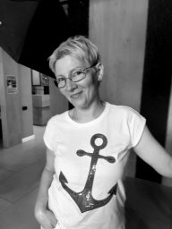 Женская стрижка - 600 руб.