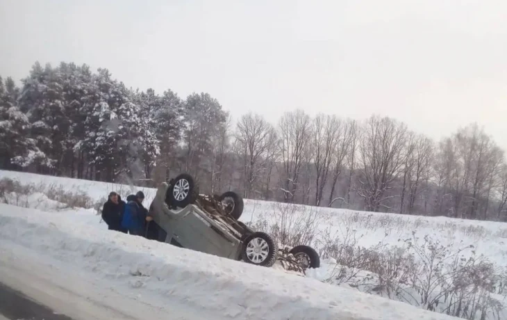 Калужские водители троллейбуса проявили героизм, спасая семью из кювета
