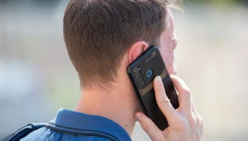 Калужанка украла забытый в ТЦ телефон