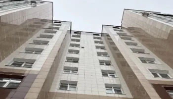 Следком начал проверку по факту падения мужчины с 13 этажа в Калуге