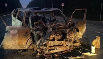 На калужской автодороге автомобиль на полной скорости врезался в автобус