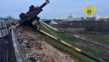 Водитель крана погиб во время дорожных работ в Калужской области