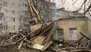 В Калуге начали сносить аварийный дом на Дарвина