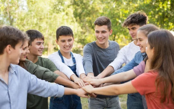 Стало известно, на что чаще тратит молодежь